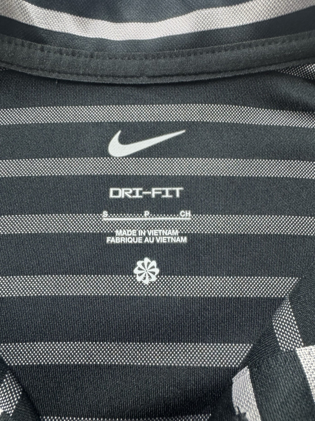 Nike Dri-fit Women’s Golf Shirt Sz S.    (B.33)