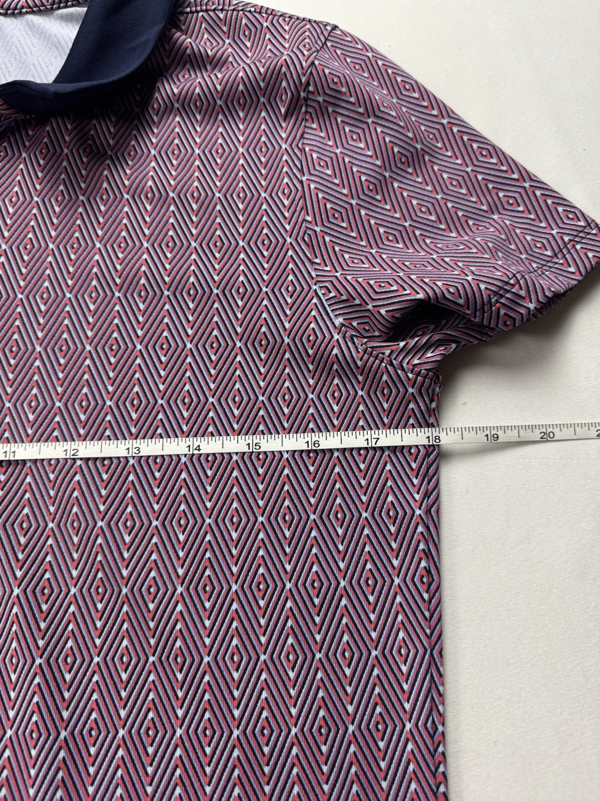 Under Armour Women's Golf Tennis Shirt Sz M.    (B.44)