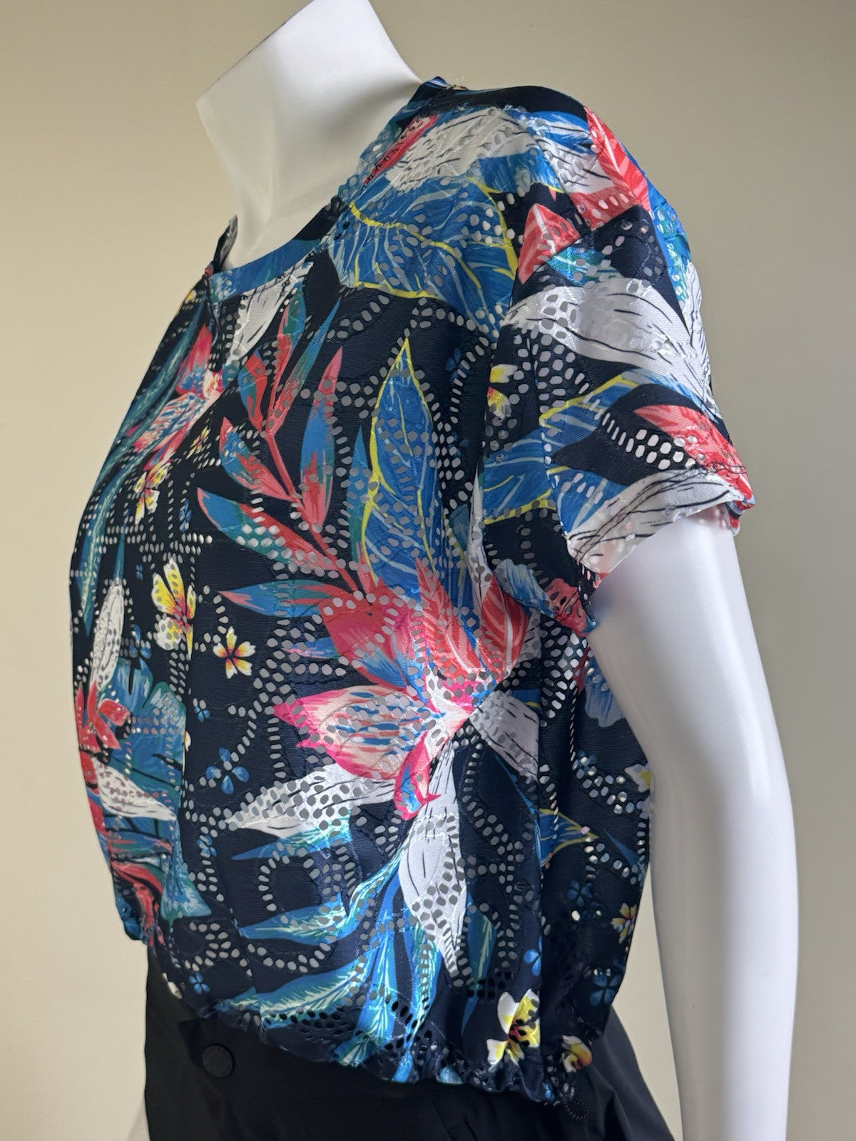 Lucky In Love Women’s Tennis Golf Shirt Sz S.     (B.33)