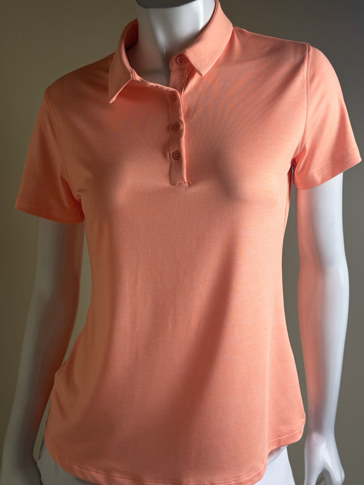 Under Armour Women's Golf Tennis Shirt Sz M.    (B.44)