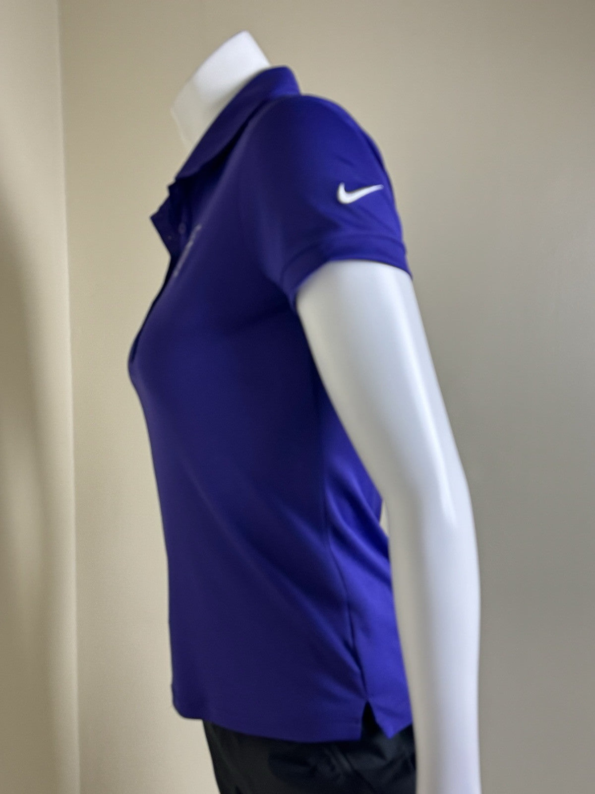 Nike Dri-fit Women’s Golf Shirt Sz S.    (B.33)
