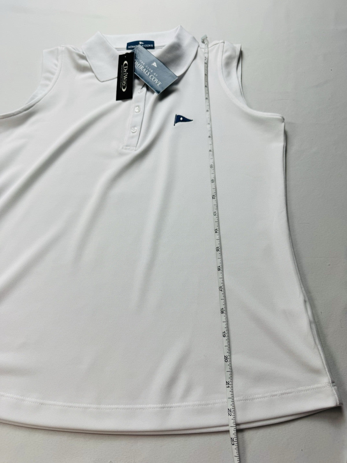 ADMIRALS COVE Women’s Golf White shirt Sz XS         (B.39)