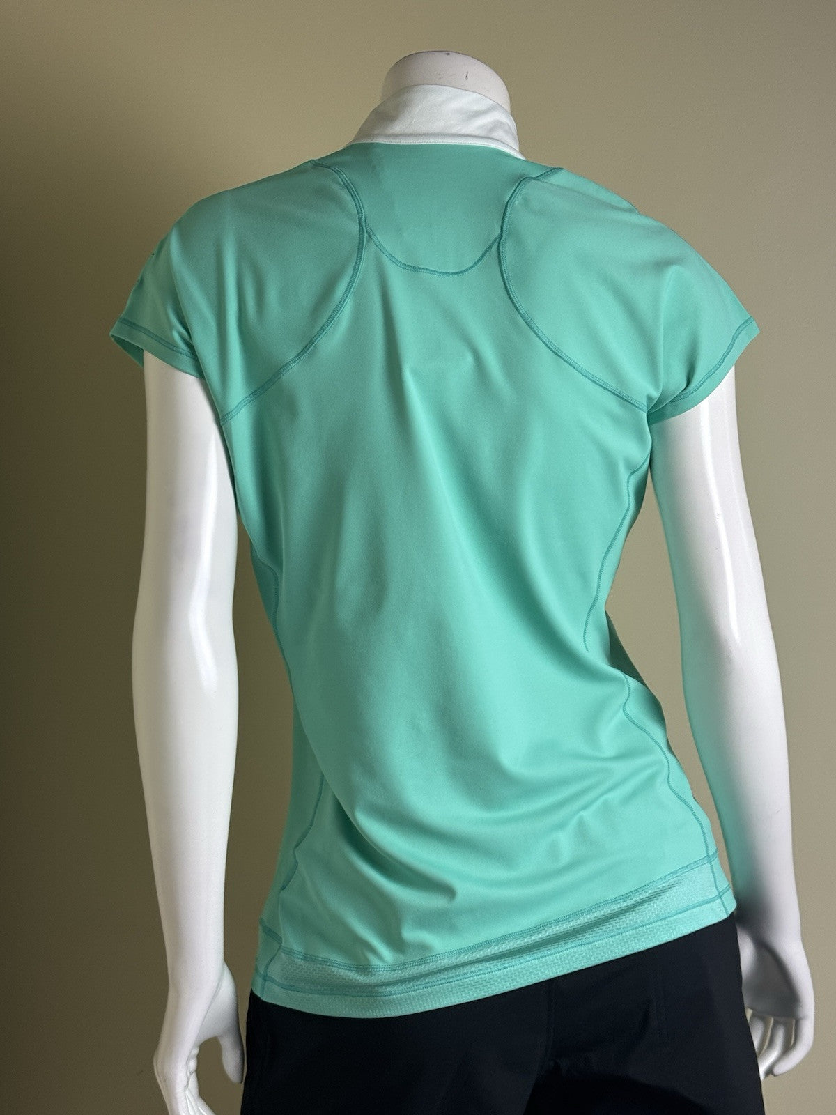 Cutter and Buck Women’s Short Sleeve Polo Shirt Size M (B.33)