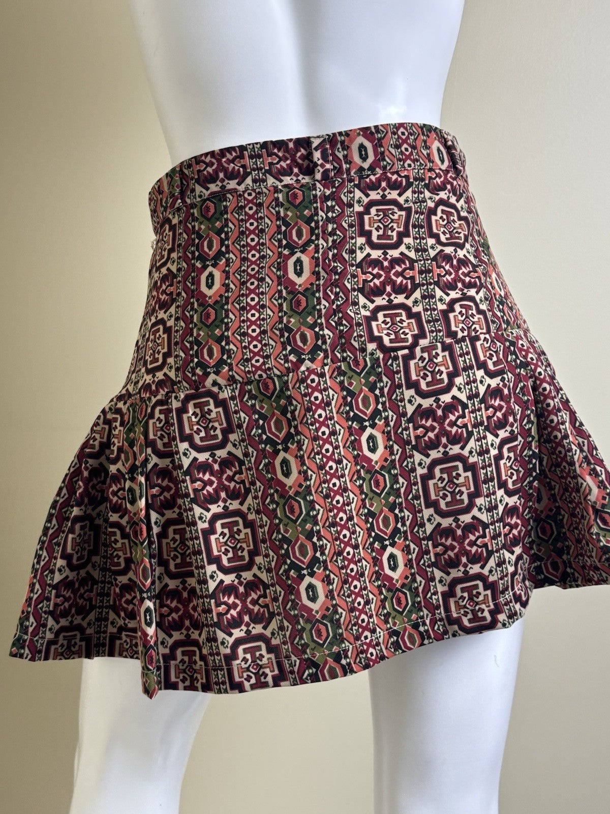 $168 Walter Baker Shauna Skirt Sz 0.     (B.148)