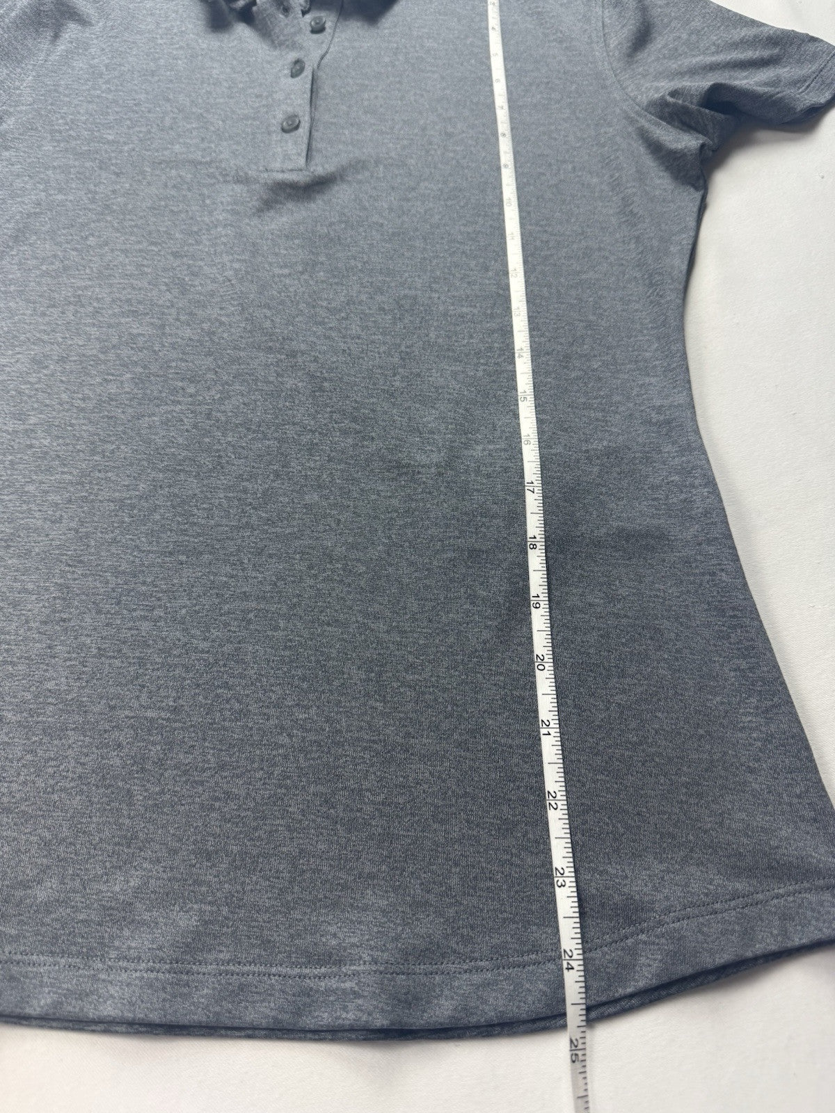 Under Armour Women's Golf Tennis Shirt Sz M.    (B.44)