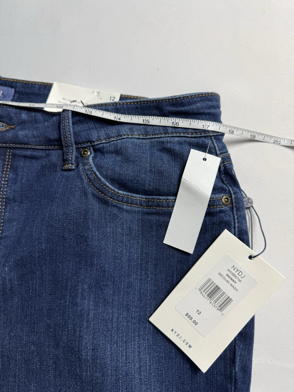 $99 NYDJ Jeans Womens Slim Stretch Jeans Sz 12.  (B.124)
