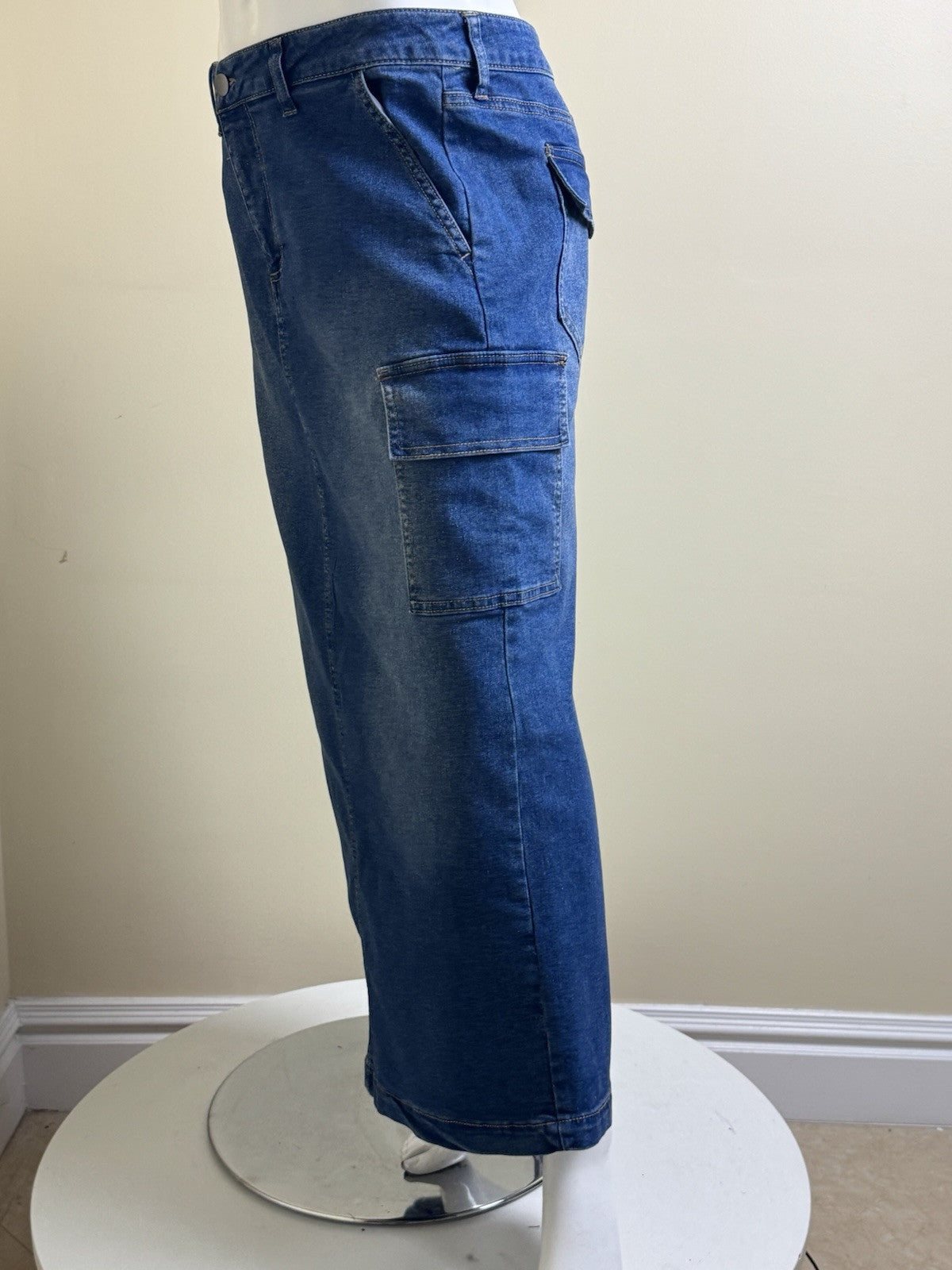 Baccini Women’s Cargo Denim Jean Skirt Sz 8.  (B.146)