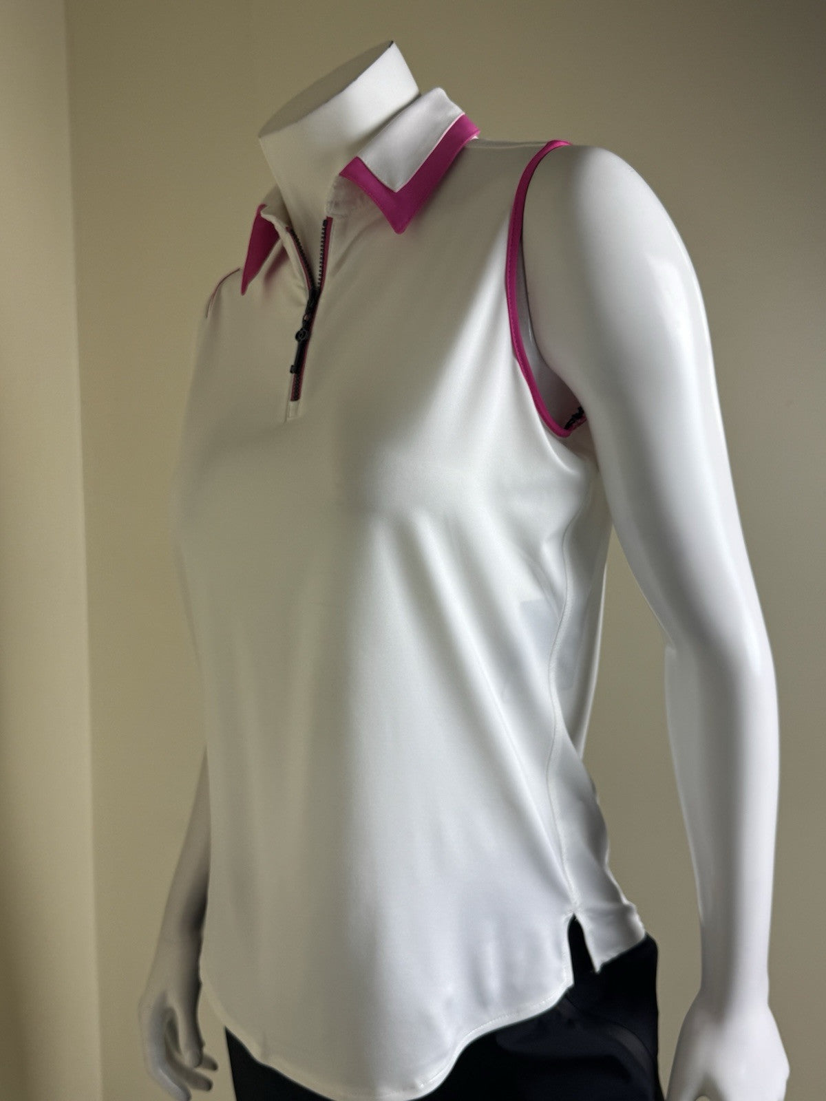 BELYN KEY Women’s Golf Shirt Sz S.    (B.33)