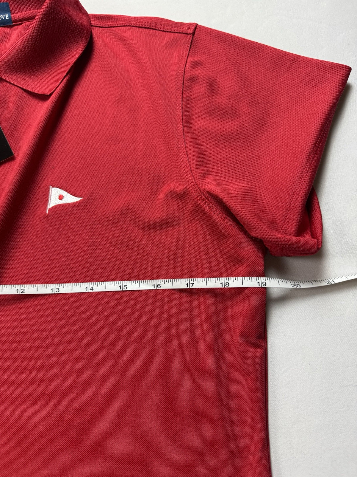 ADMIRALS COVE Women’s Golf Red shirt Sz M.  (B.39/3)