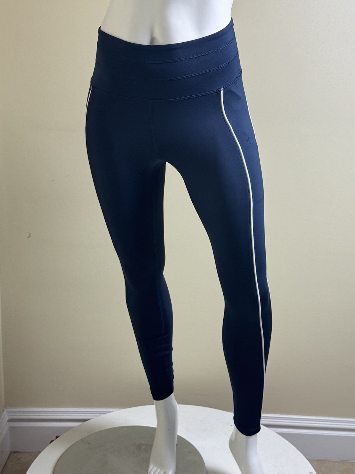 Puma Women’s Leggings Stretch Pockets Navy Sz S.  (B.94)