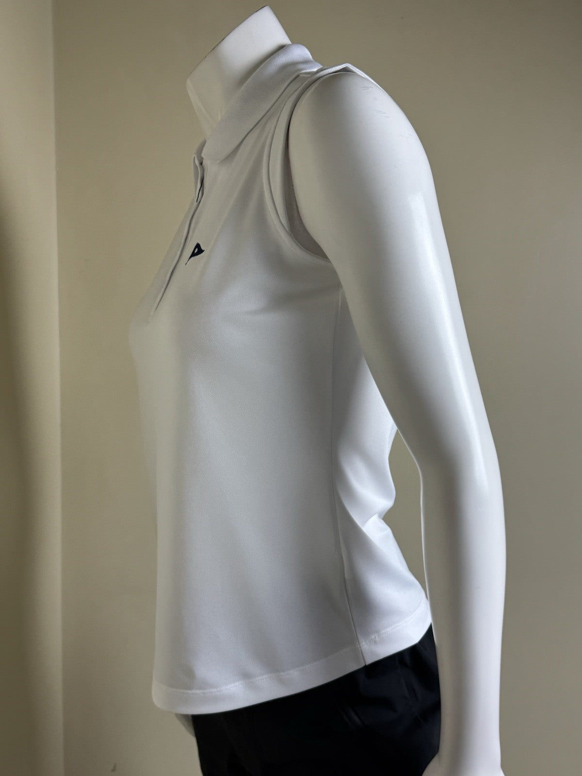 ADMIRALS COVE Women’s Golf White shirt Sz XS         (B.39)