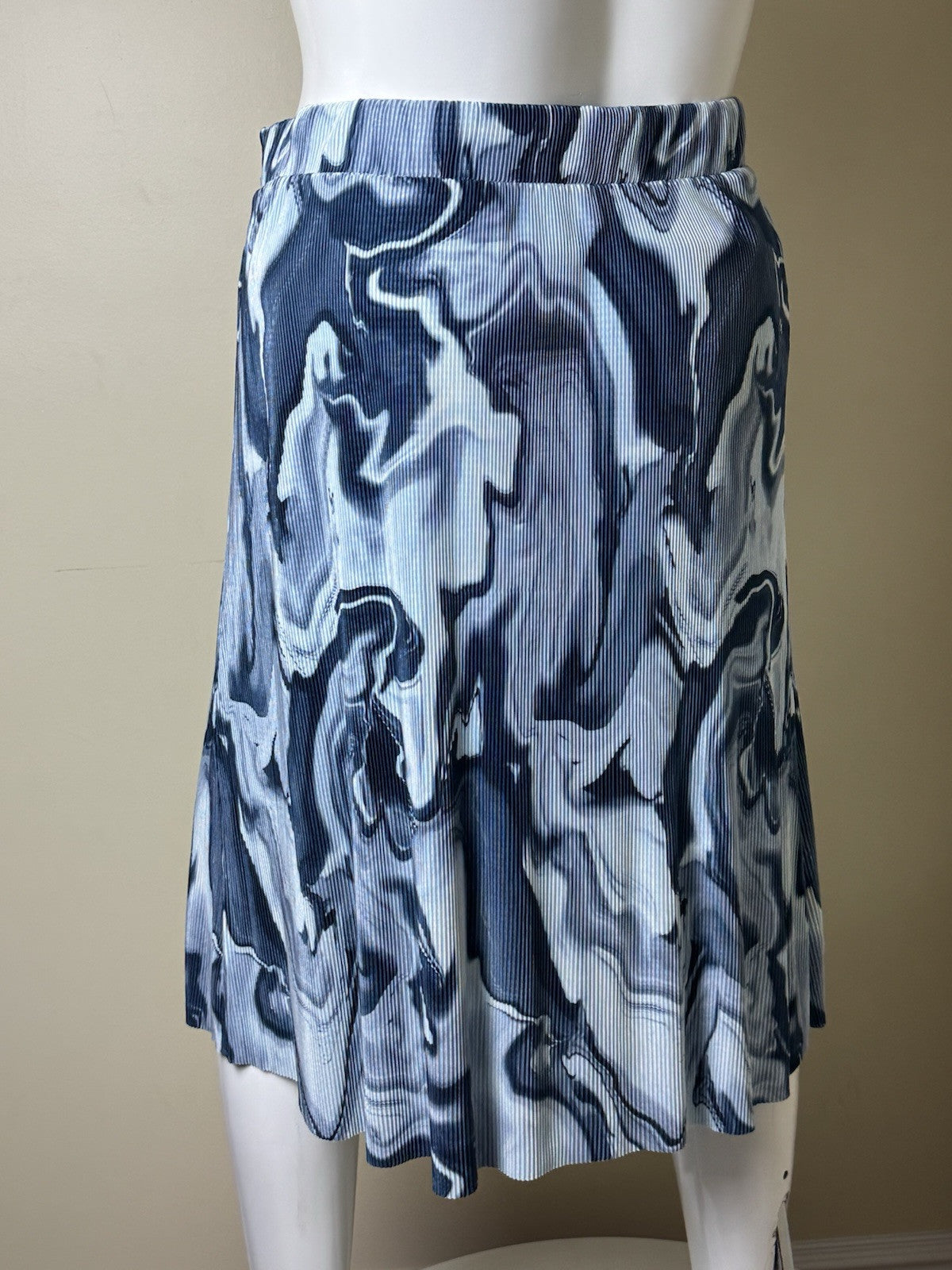 $68 Cyrus Women’s Blue Pleat Midi Skirt Sz L.    (B.82)