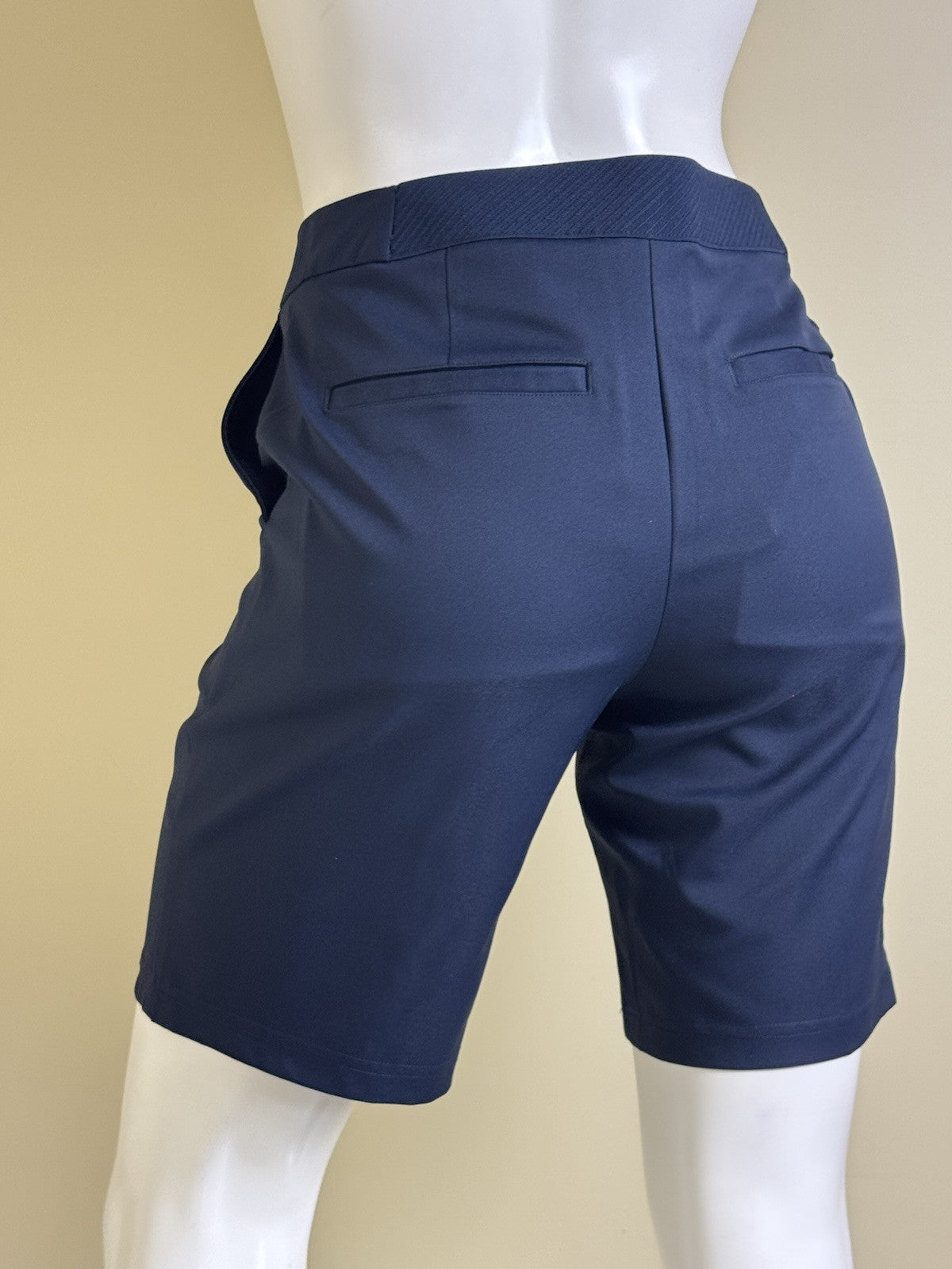 PUMA Women’s Golf Shorts Size S. (B.39)