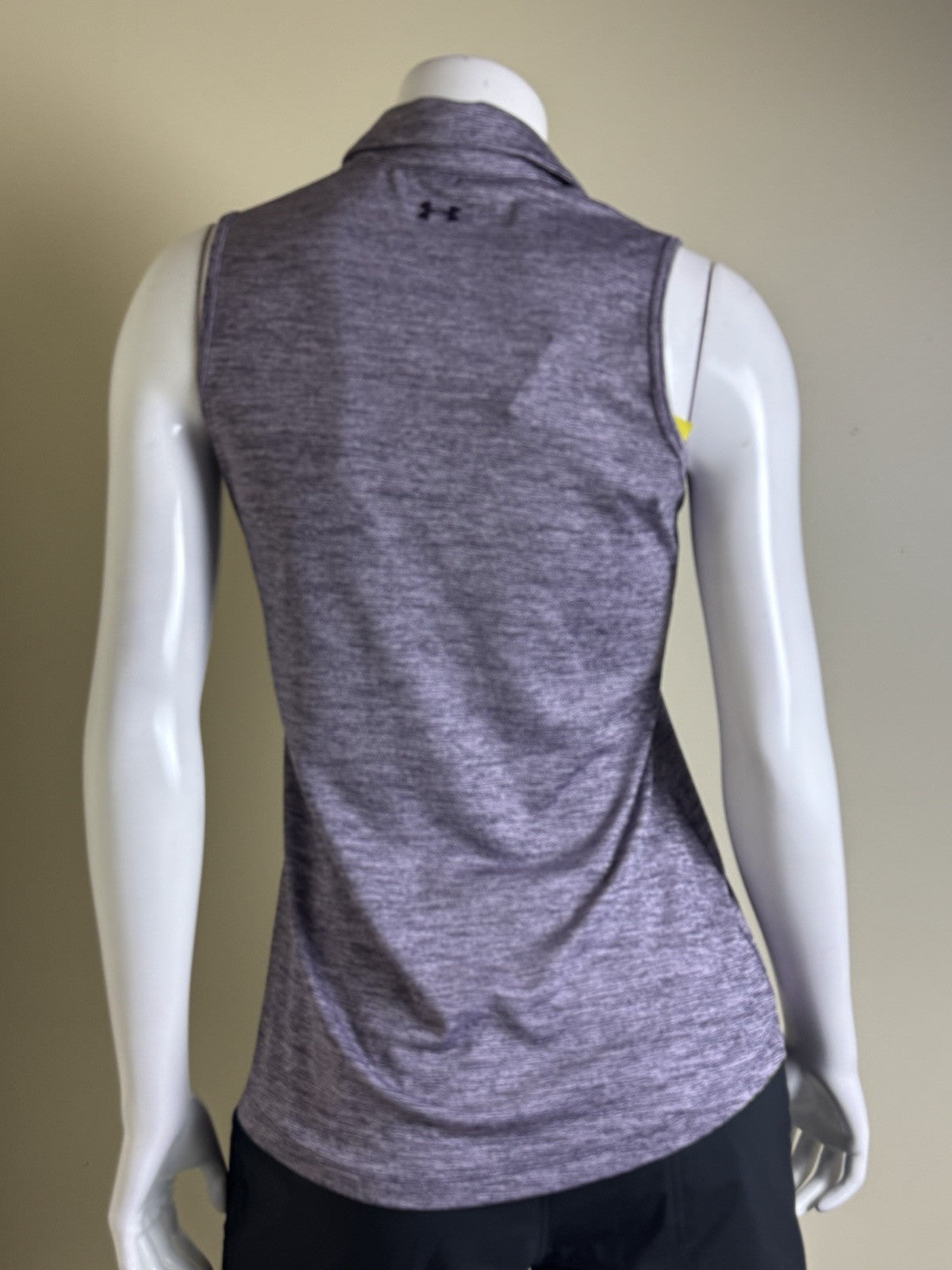 Under Armour Women's Golf Tennis Shirt Sz M.    (B.33)