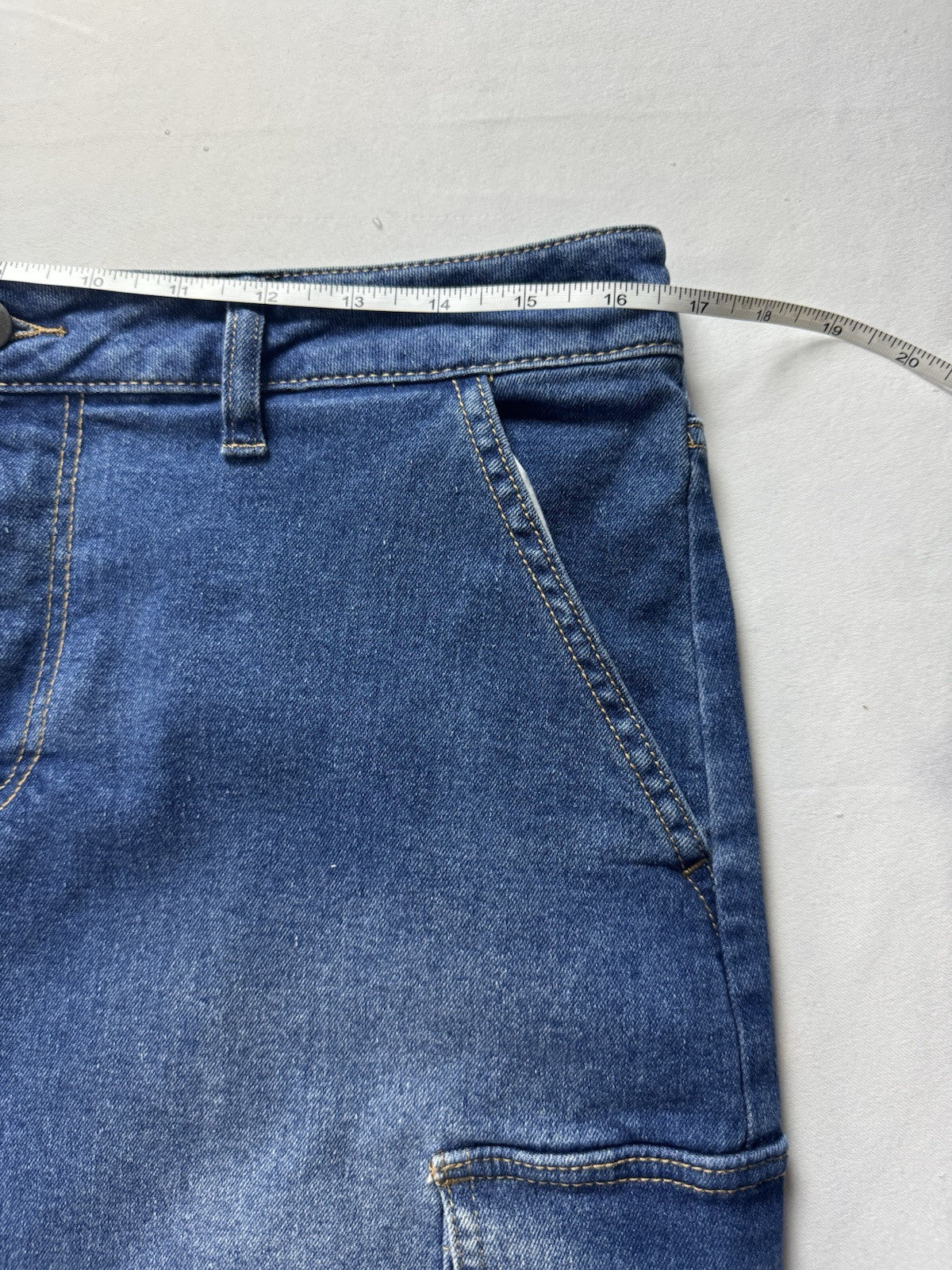 Baccini Women’s Cargo Denim Jean Skirt Sz 8.  (B.146)