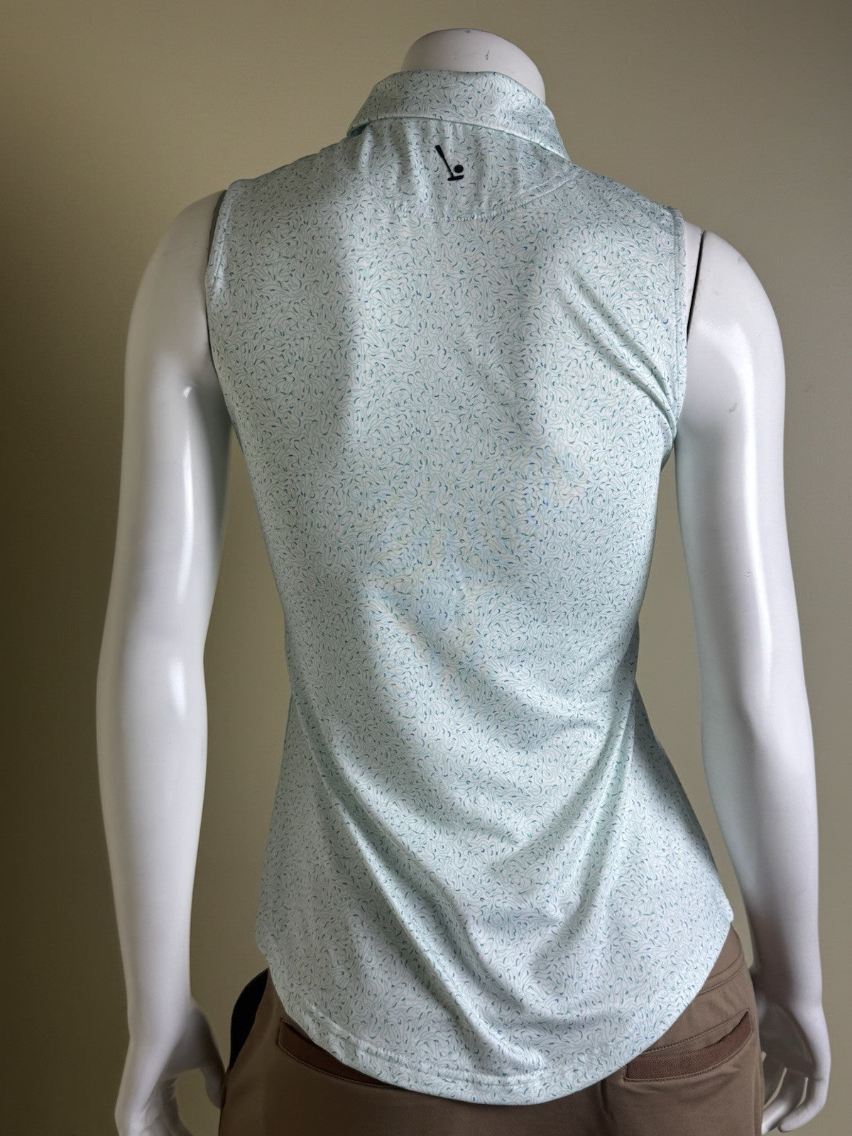 2 PUTT Women’s Golf Shirt Sz M.    (B.43)
