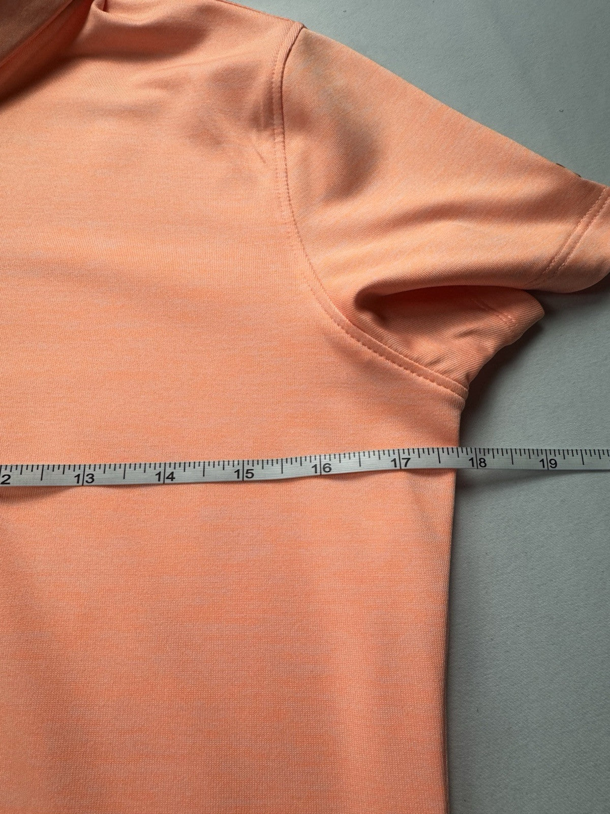 Under Armour Women's Golf Tennis Shirt Sz M.    (B.44)