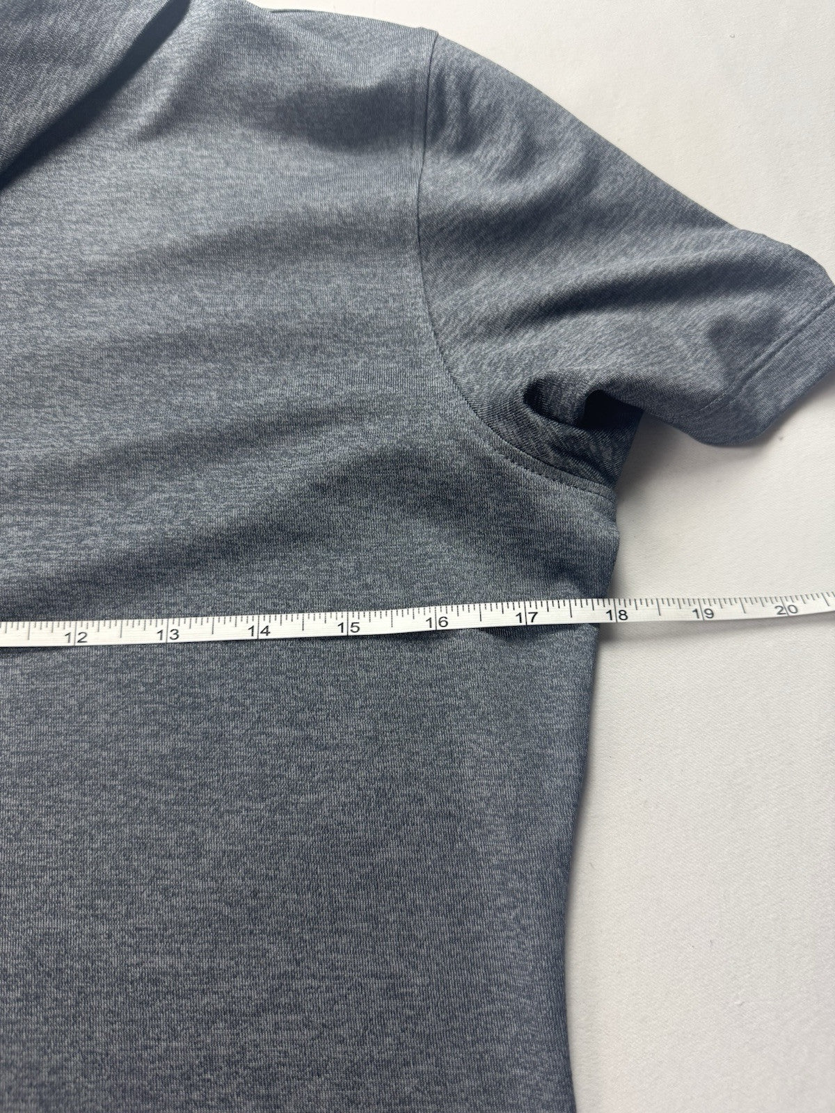 Under Armour Women's Golf Tennis Shirt Sz M.    (B.44)