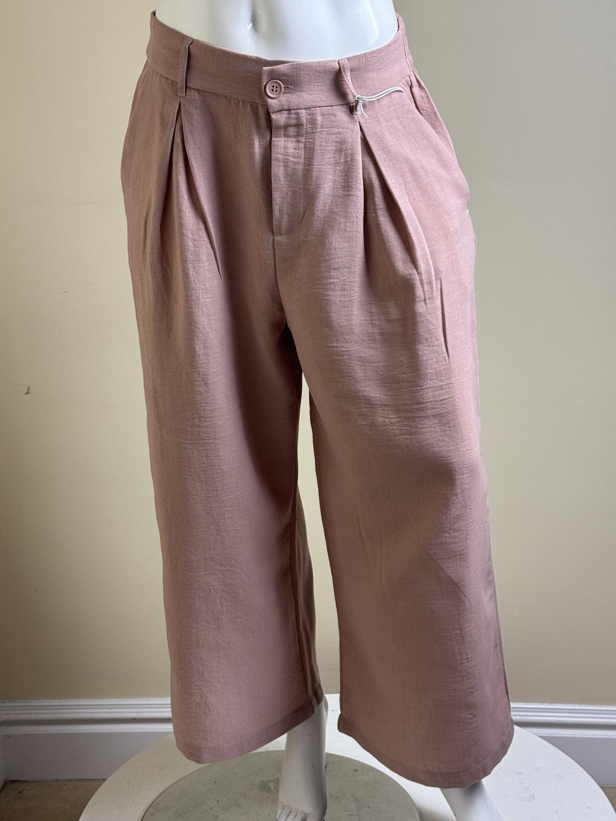 Revery Women’s Wide Leg Crop Trousers Pants Sz M. (B.118)