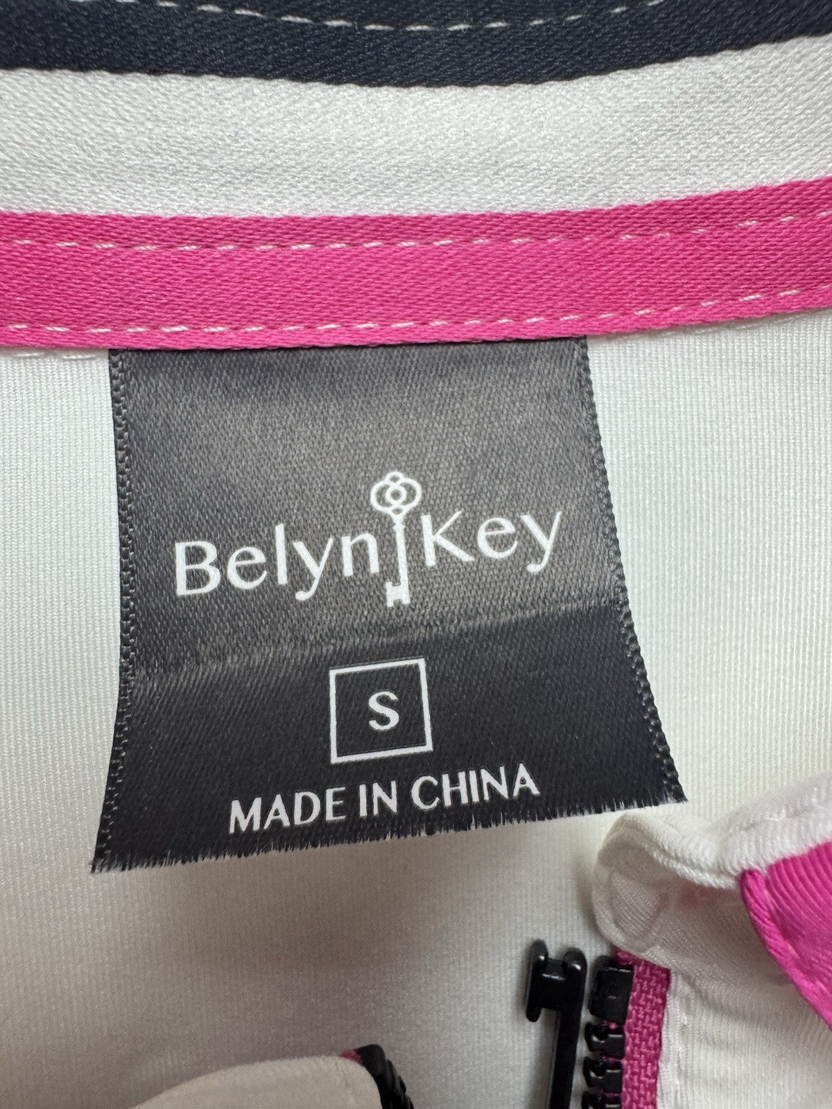 BELYN KEY Women’s Golf Shirt Sz S.    (B.33)