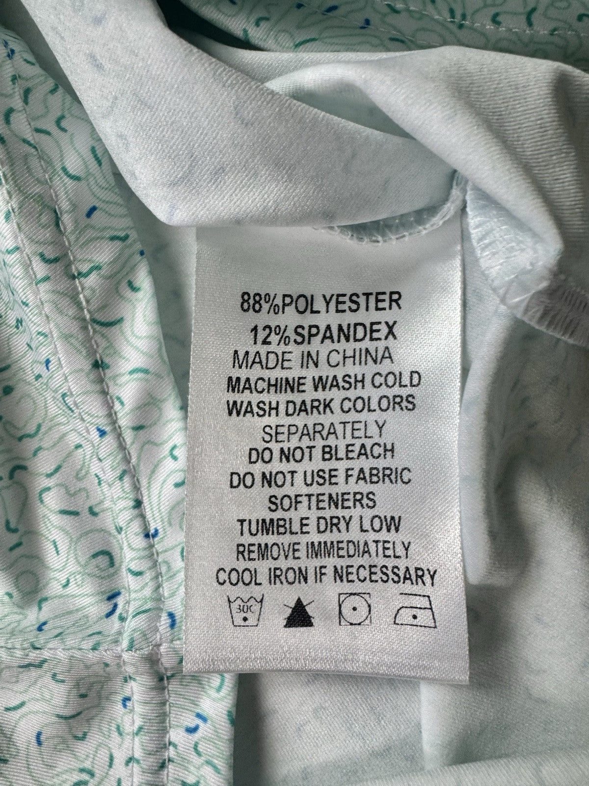 2 PUTT Women’s Golf Shirt Sz M.    (B.43)