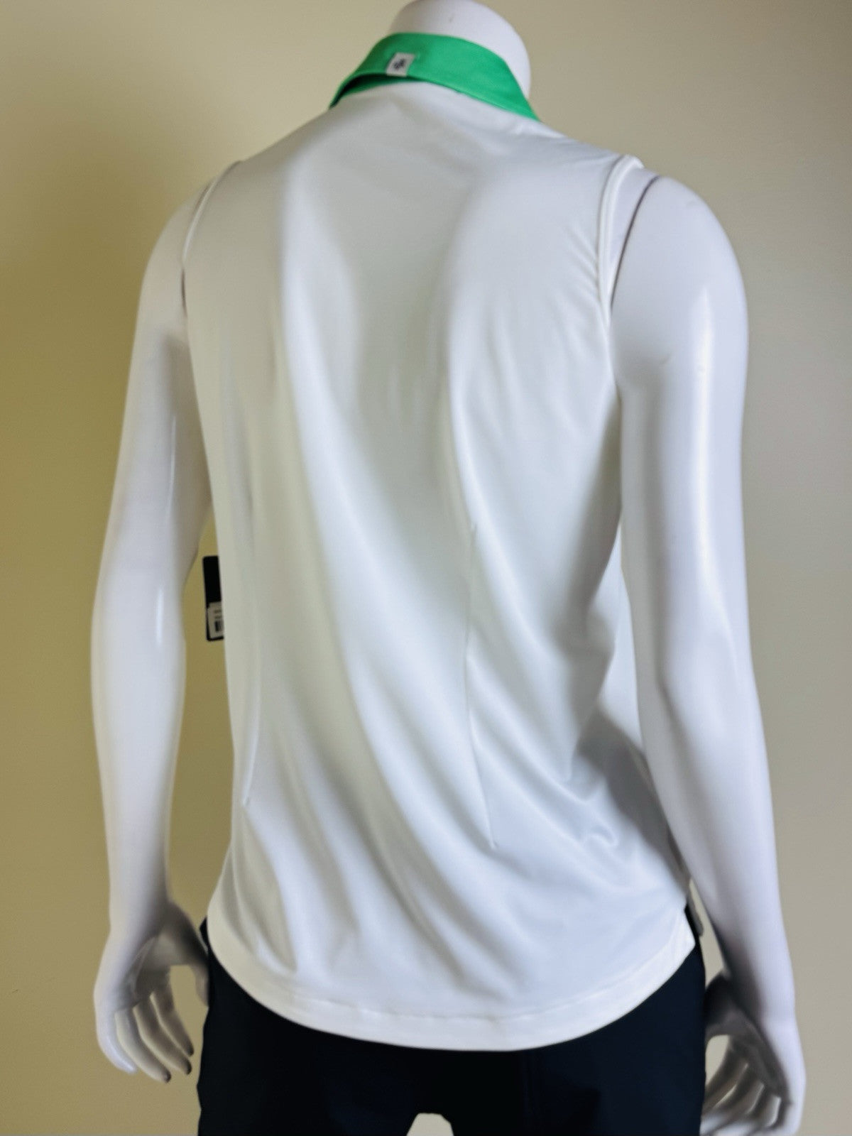 BELYN KEY Women’s Golf Shirt Sz S.    (B.33)