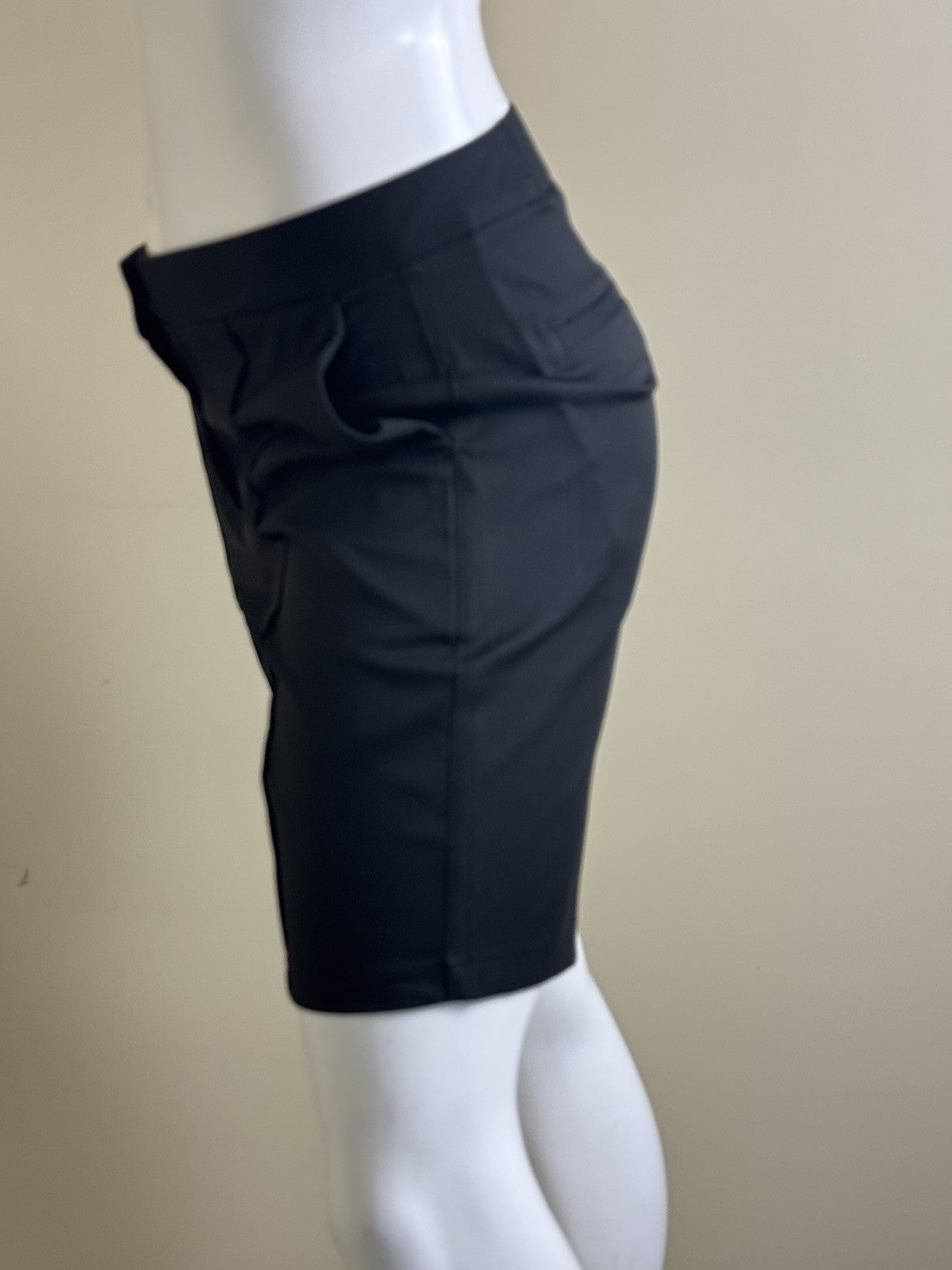 PUMA Women’s Golf Shorts Size S. (B.148)