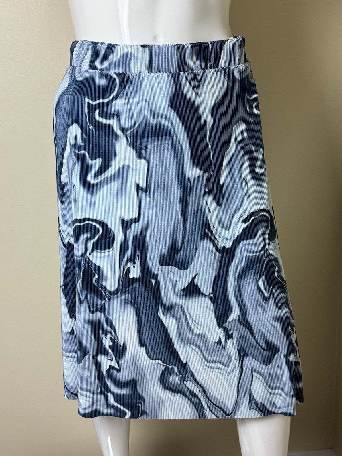 $68 Cyrus Women’s Blue Pleat Midi Skirt Sz L.    (B.82)