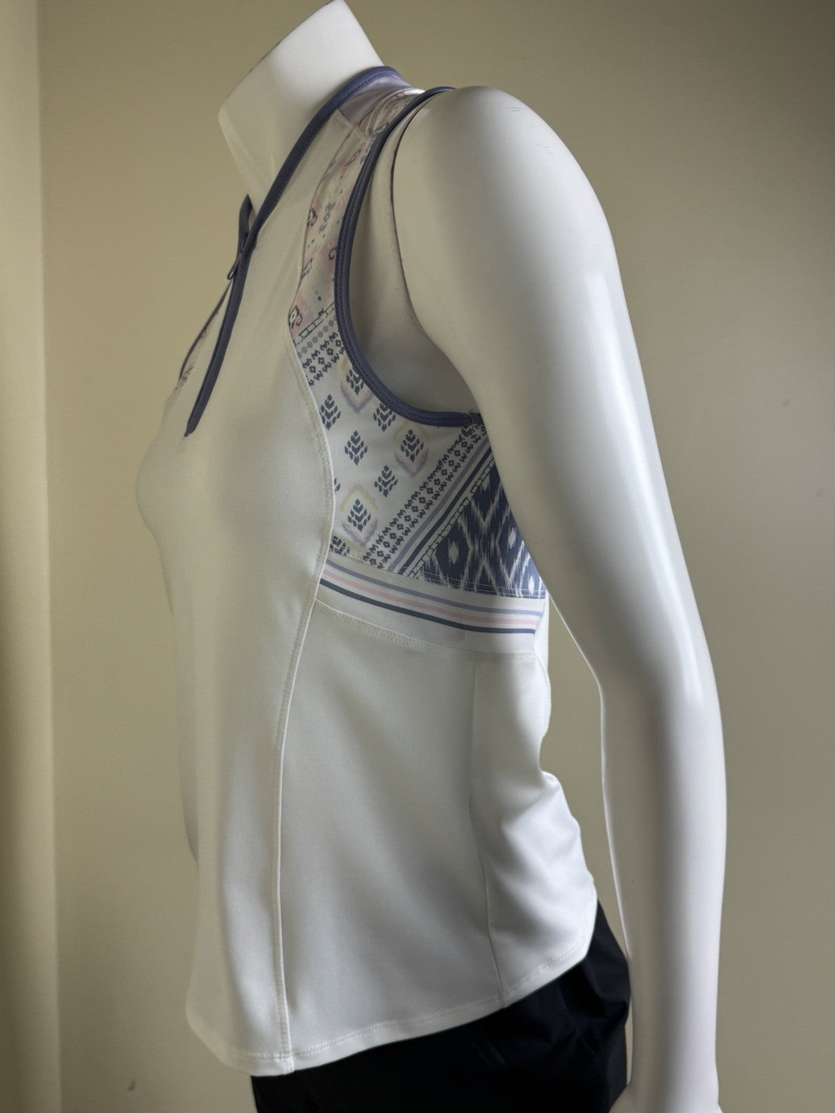 Lucky In Love Women’s Top Sleeveless Tennis Golf Shirt Sz S.     (B.33)