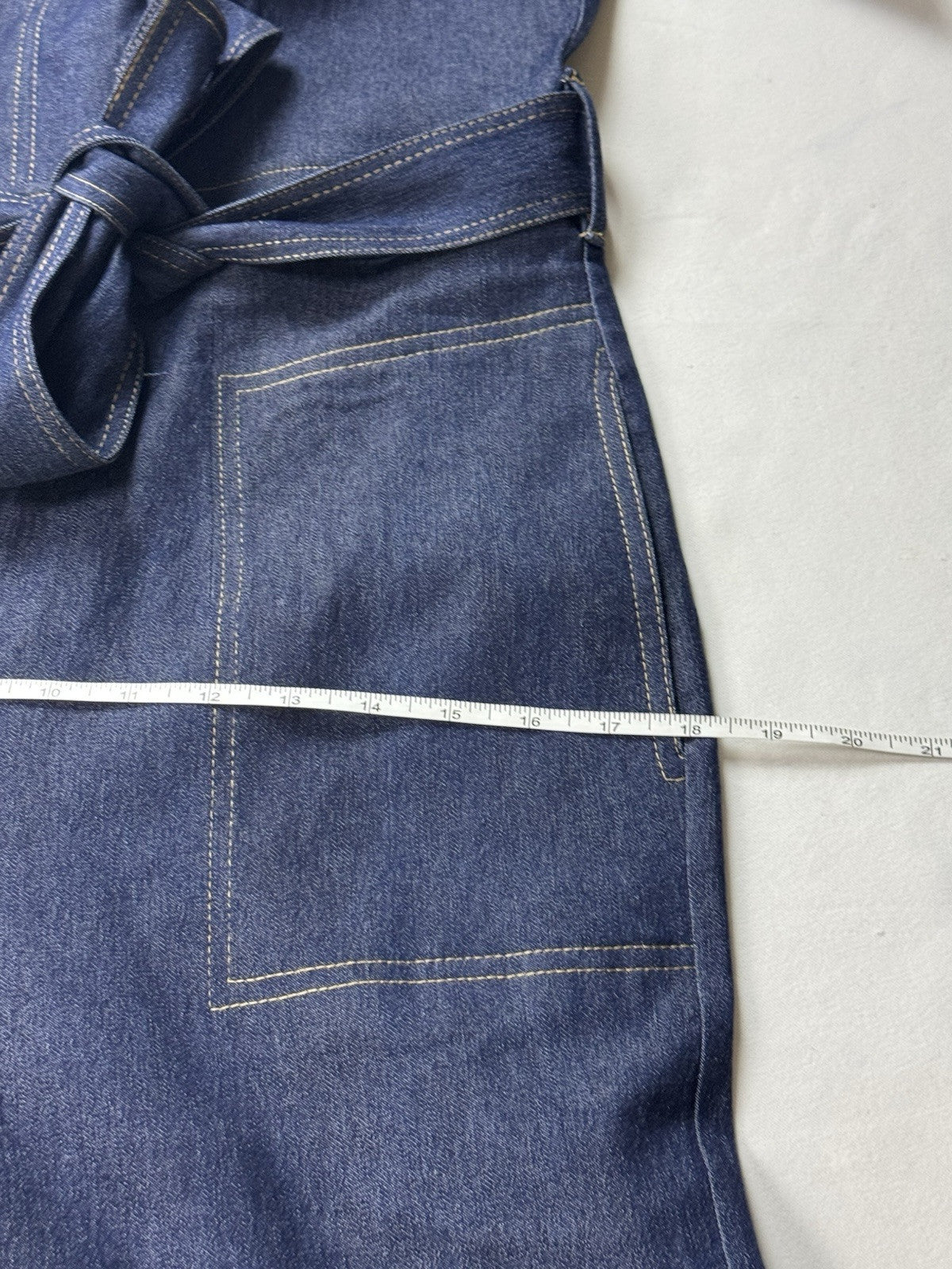 Shelby & Palmer Jumpsuit Women’s Size 8 Denim Belted Pockets.    (B.135)