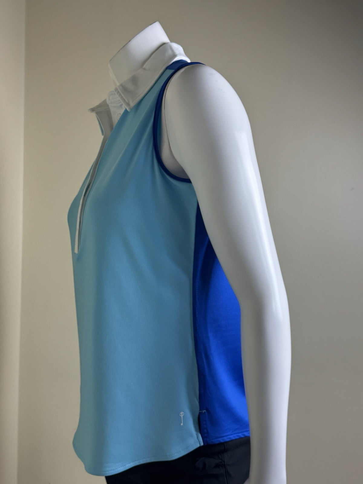 BELYN KEY Women’s Golf Shirt Sz XS.    (B.147)