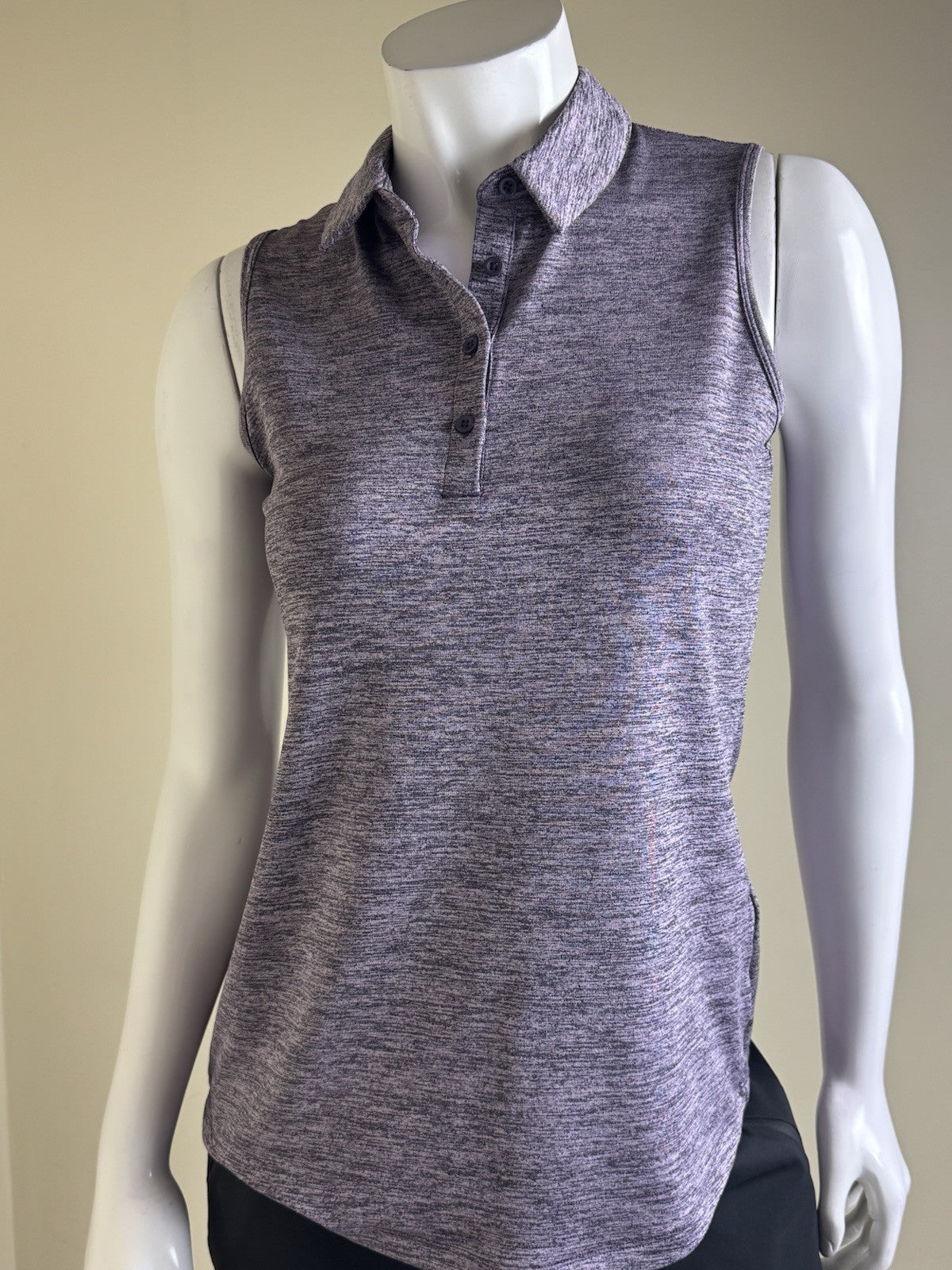 Under Armour Women's Golf Tennis Shirt Sz M.    (B.33)