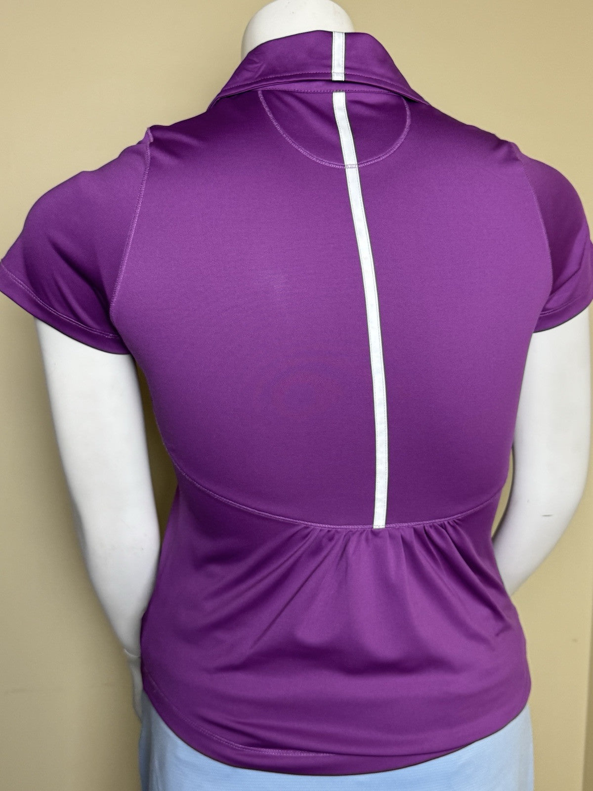 Annika Cutter and Buck Women’s Short Sleeve Polo Shirt Size L.      (B.124)