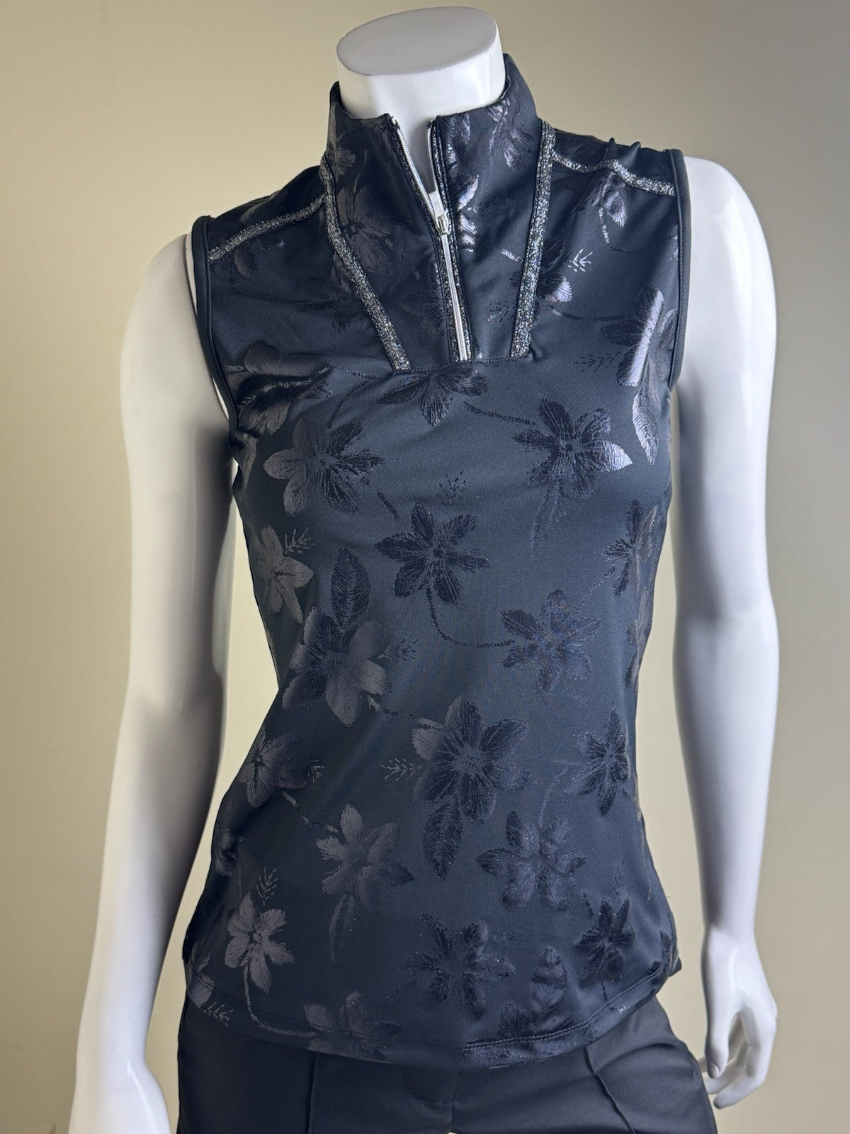 NIVO SPORT Women's Golf Sleeveless Shirt Size XS.    (B.82)