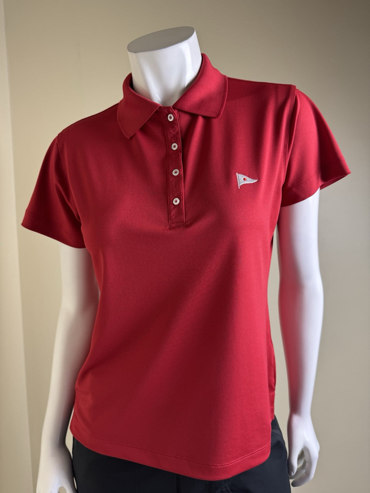 ADMIRALS COVE Women’s Golf Red shirt Sz M.  (B.39/3)