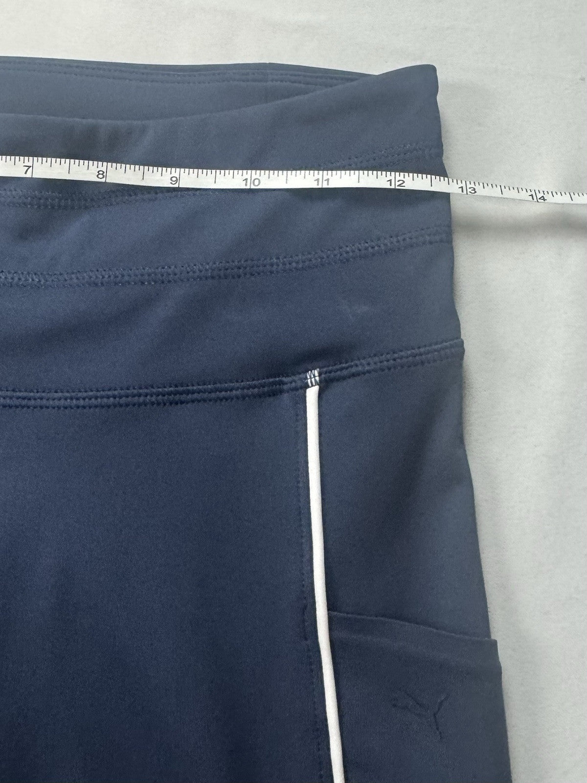 Puma Women’s Leggings Stretch Pockets Navy Sz S.  (B.94)