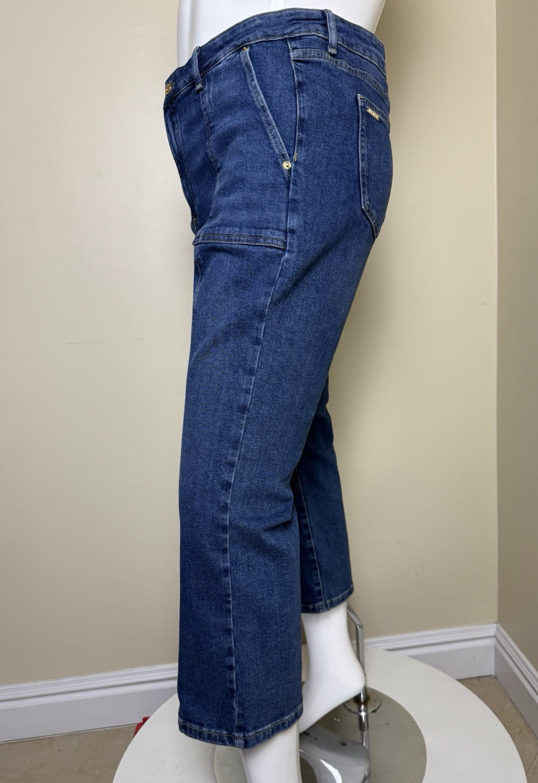 $110 Michael Kors Women’s Blue Jeans. Sz 16.    (B.124)
