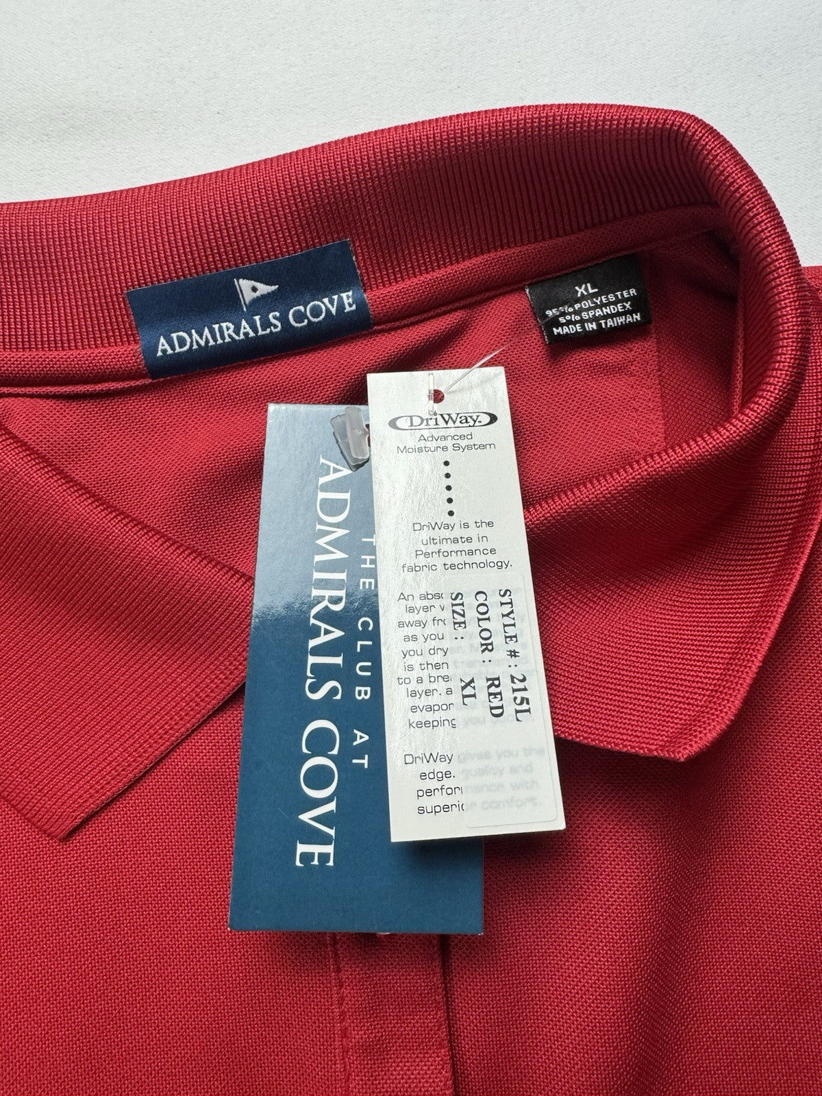 ADMIRALS COVE Women’s Golf Red shirt Sz XL.  (B.39)