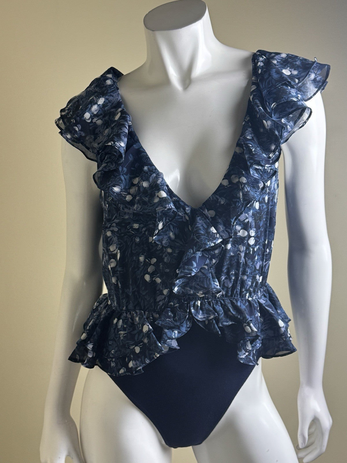 Bardot Women’s Emily Blue Ruffle Bodysuit Size 8/M.  (B.149)