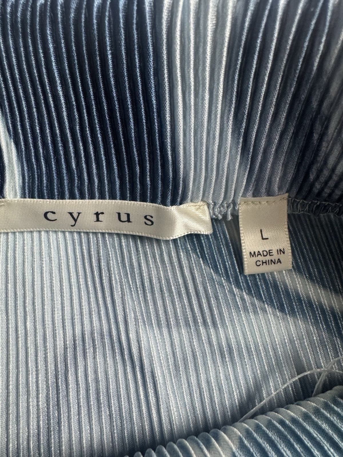 $68 Cyrus Women’s Blue Pleat Midi Skirt Sz L.    (B.82)