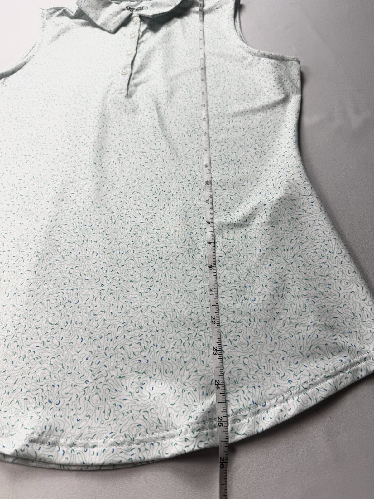 2 PUTT Women’s Golf Shirt Sz M.    (B.43)