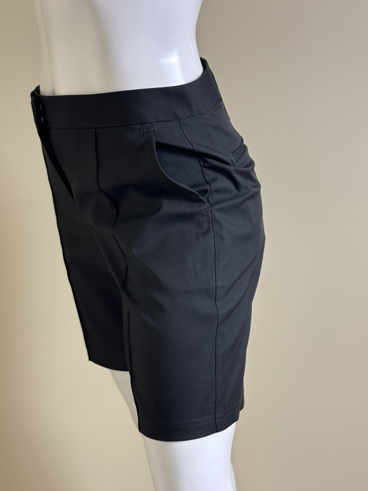 PUMA Women’s Golf Shorts Size S. (B.39)