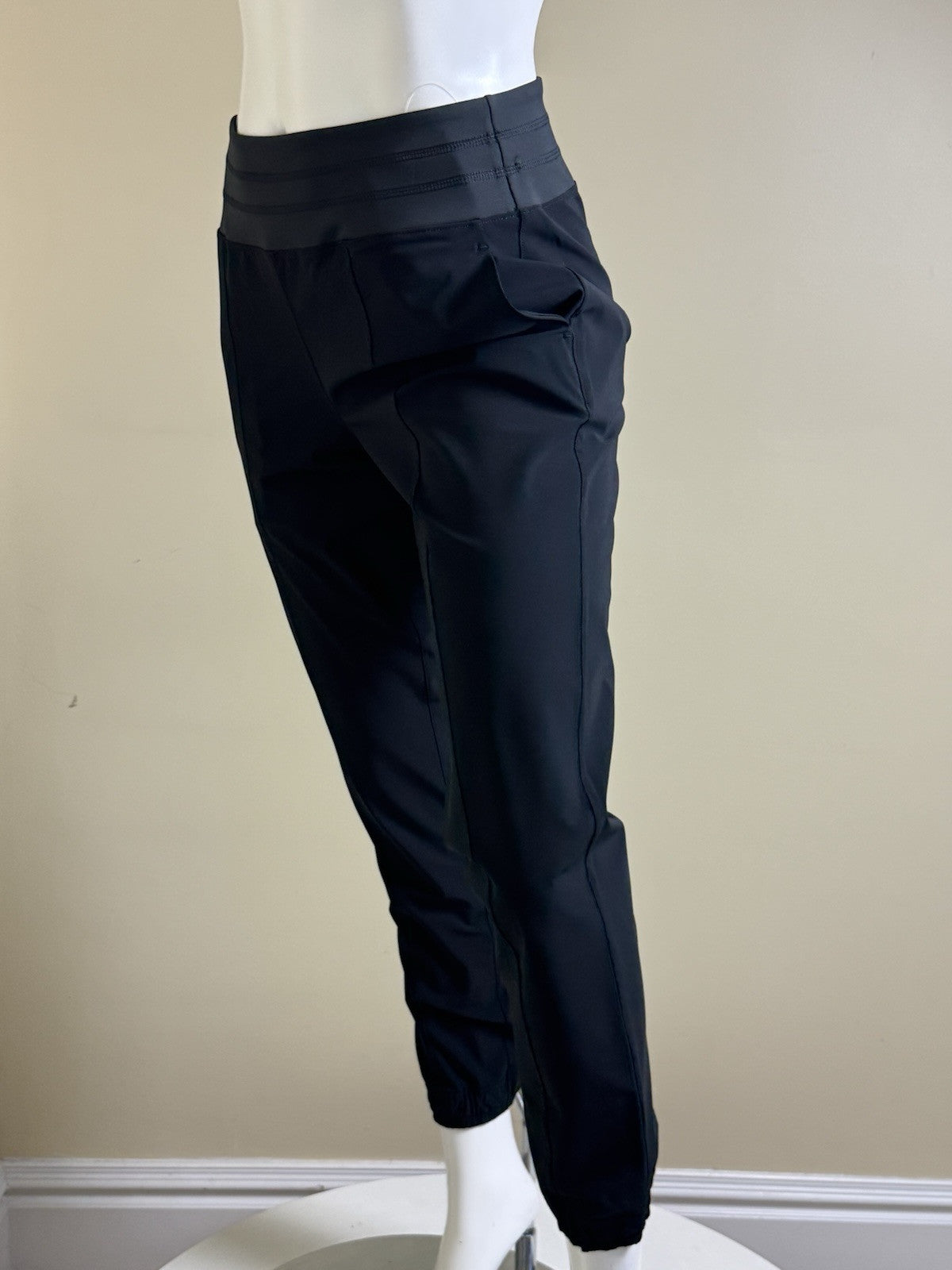 Puma Women’s Golf Pants Sz S.   (B.39)