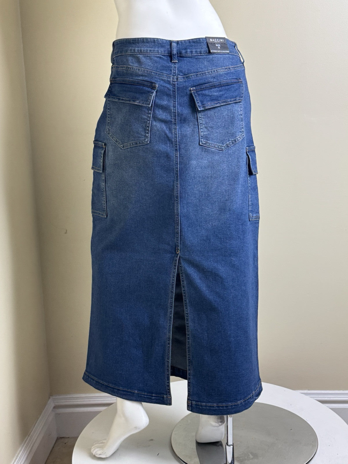 Baccini Women’s Cargo Denim Jean Skirt Sz 8.  (B.146)