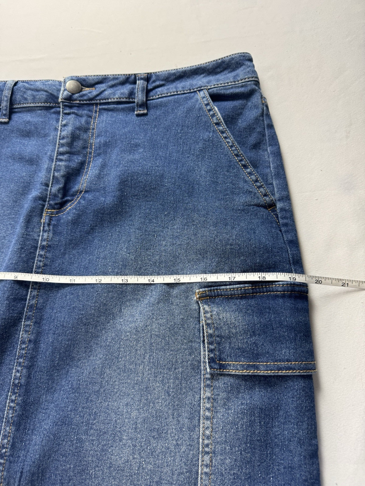 Baccini Women’s Cargo Denim Jean Skirt Sz 8.  (B.146)