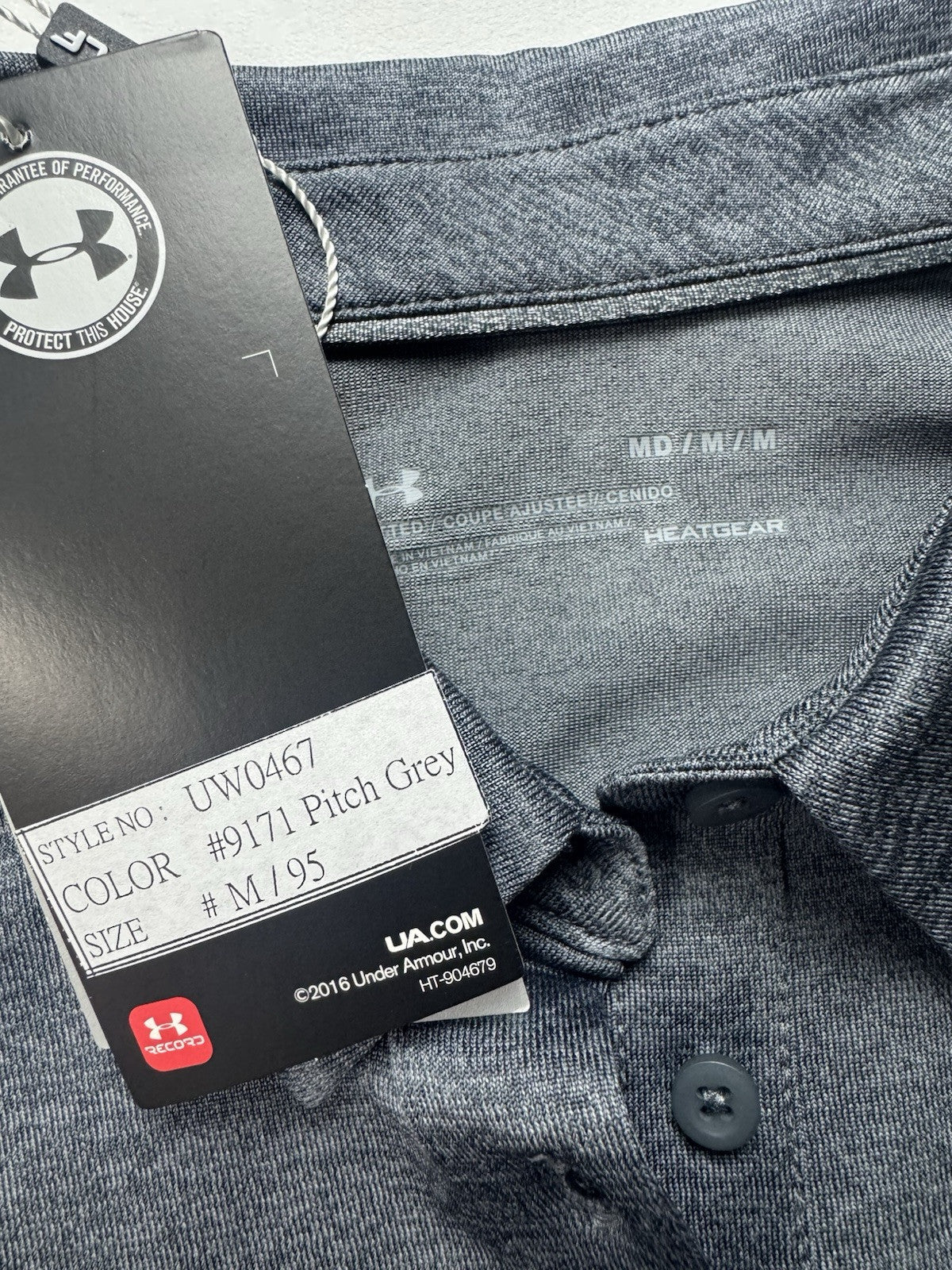 Under Armour Women's Golf Tennis Shirt Sz M.    (B.44)