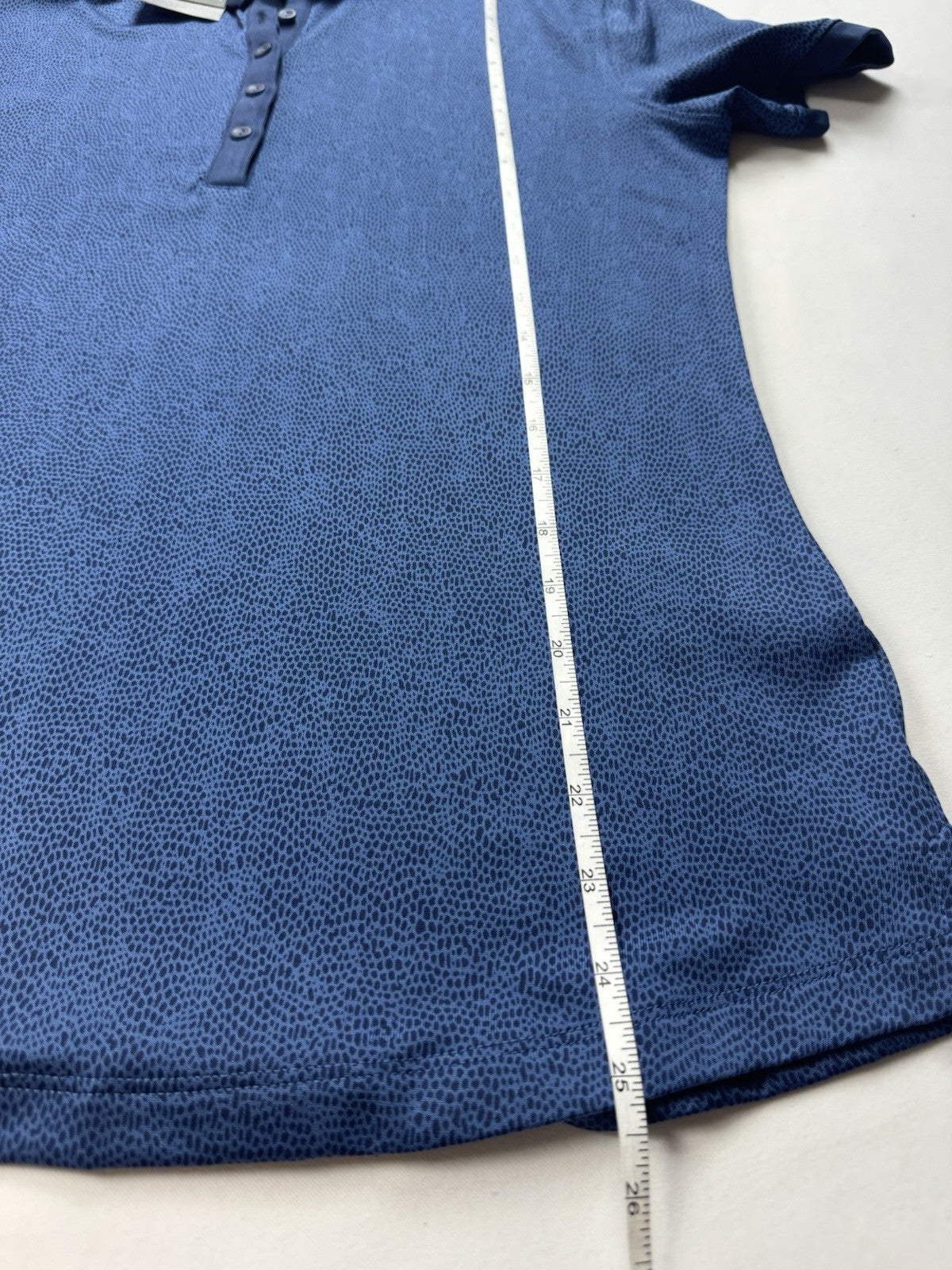 Under Armour Women's Golf Tennis Shirt Sz M.    (B.44)