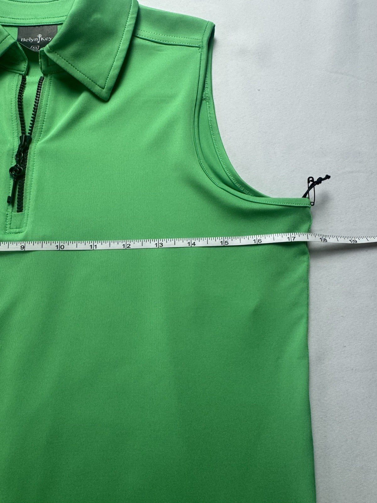 BELYN KEY Women’s Golf Shirt Sz XS.    (B.148)
