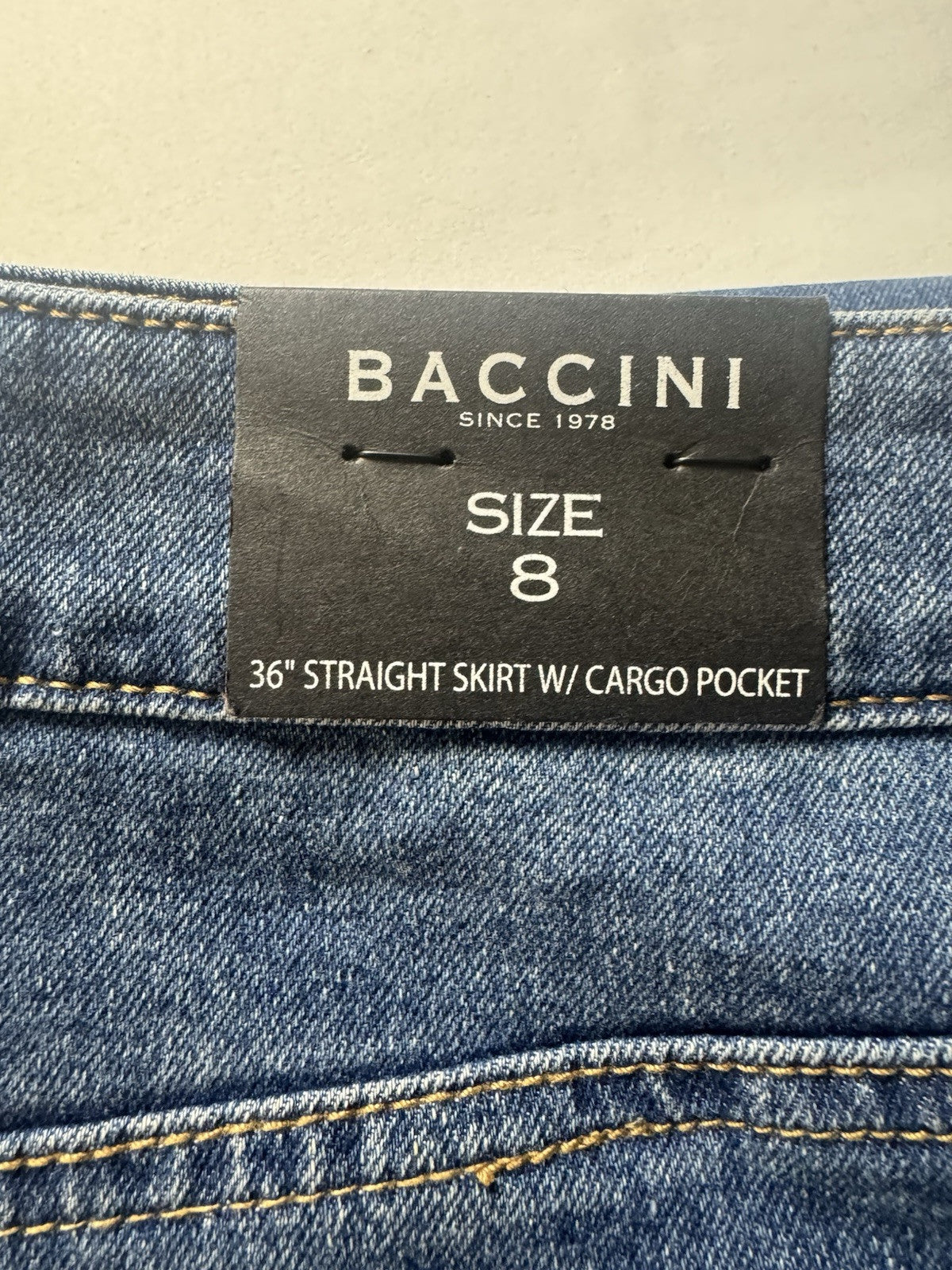 Baccini Women’s Cargo Denim Jean Skirt Sz 8.  (B.146)
