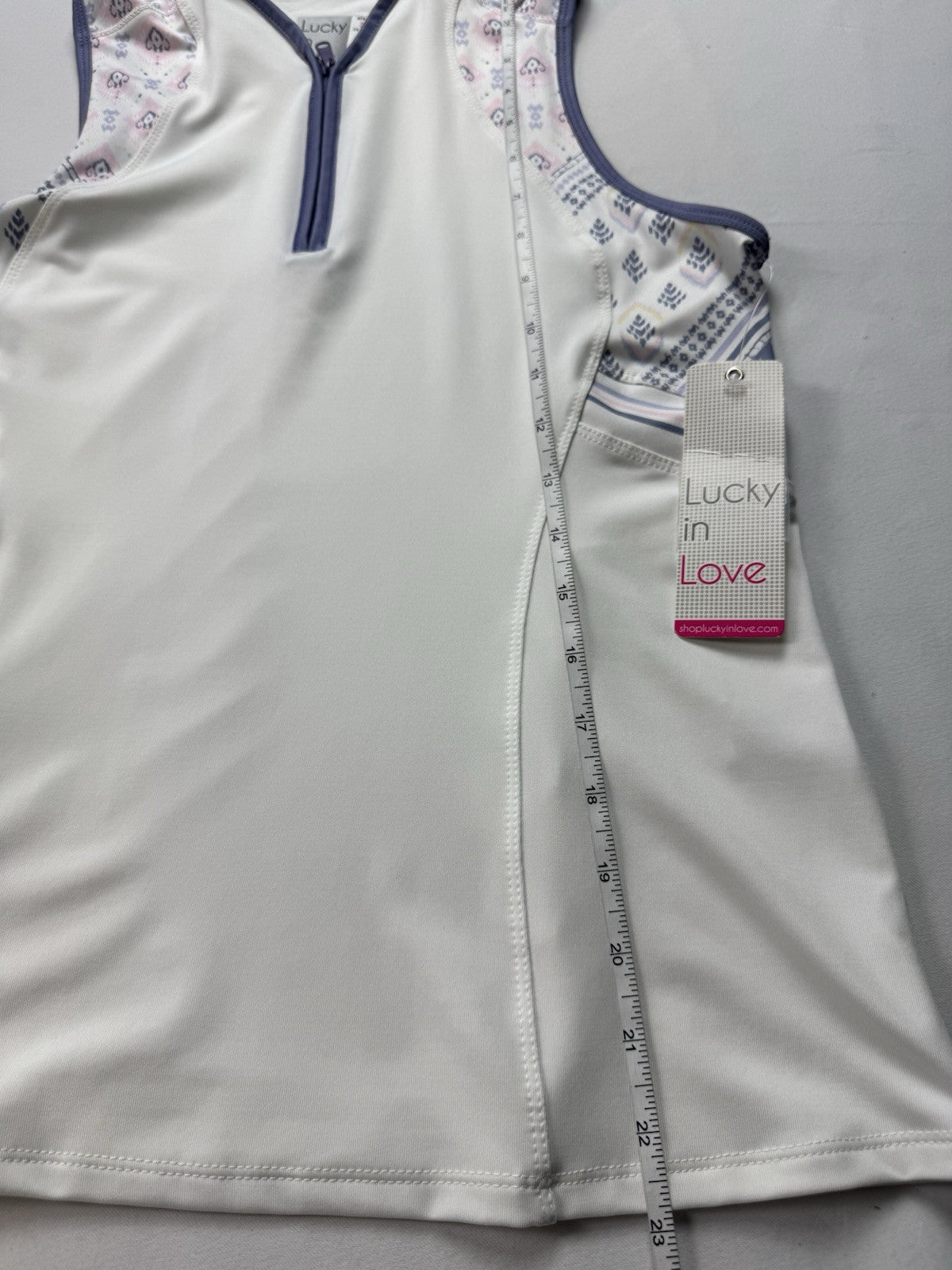 Lucky In Love Women’s Top Sleeveless Tennis Golf Shirt Sz S.     (B.33)